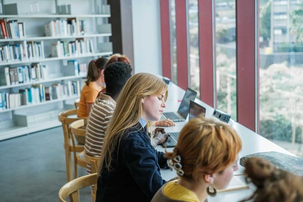 Quelles sont les caractéristiques des études les plus prestigieuses et difficiles en France ?